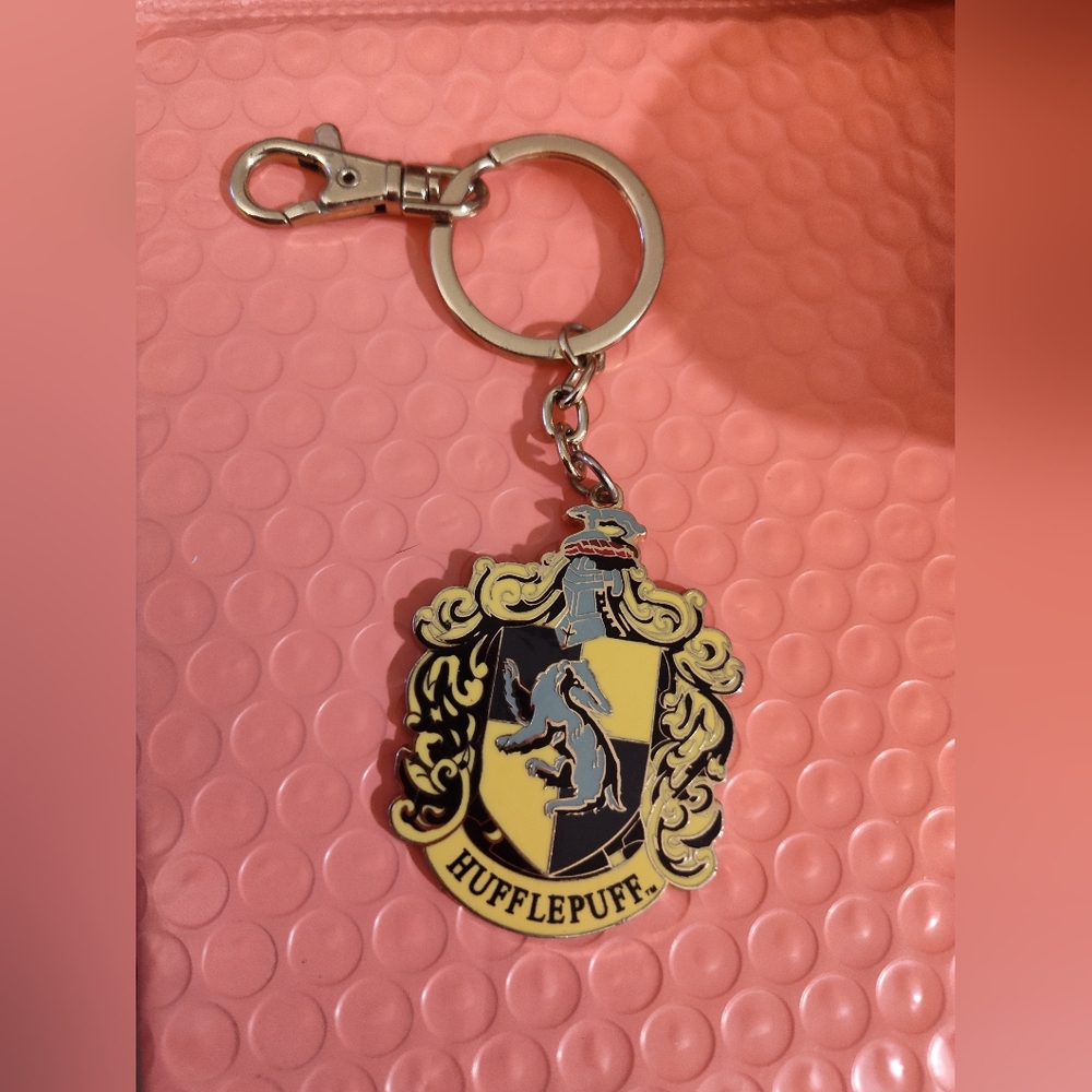 Universal Studios Wizarding World of Harry Potter Hufflepuff Crest Keychain